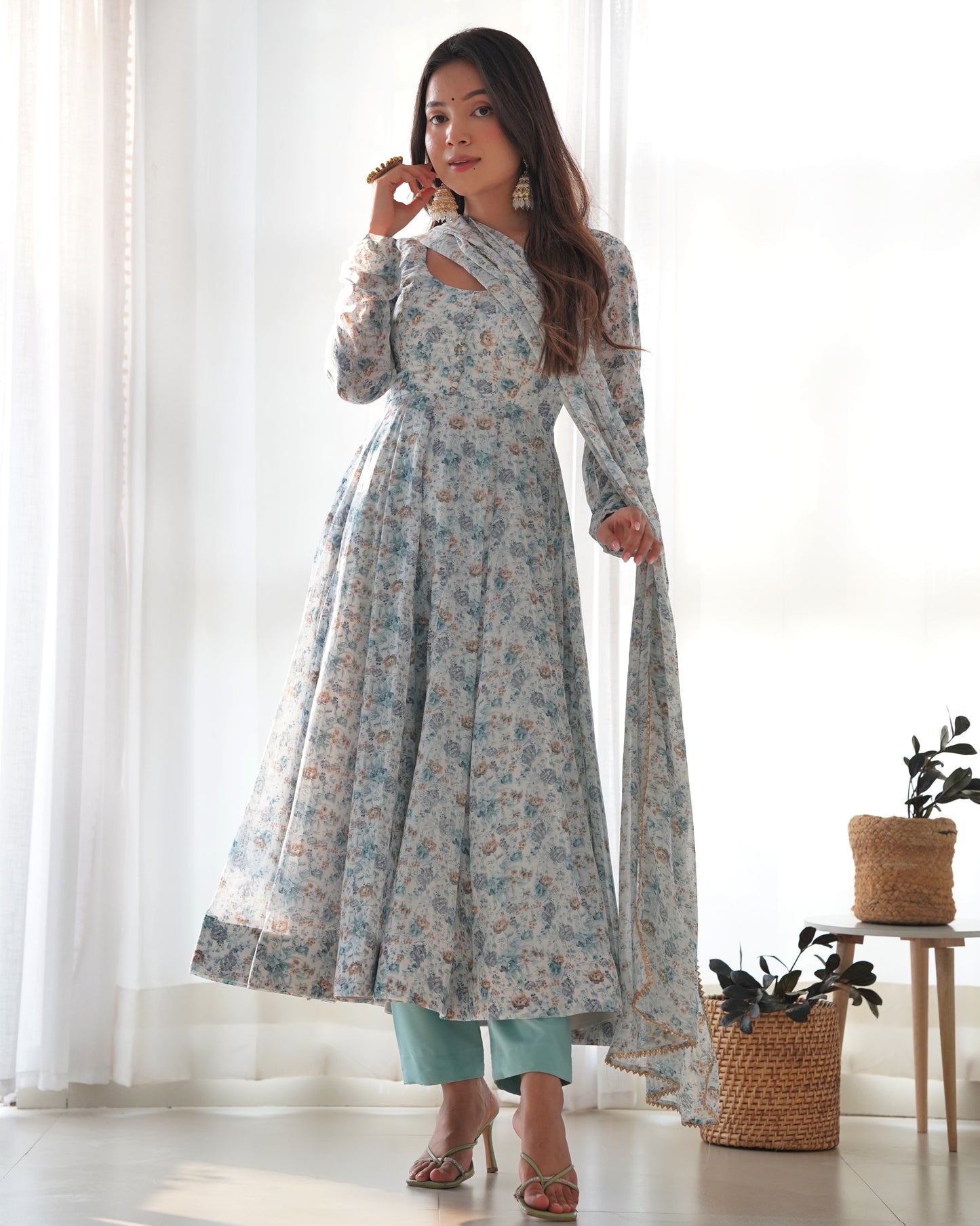 SKYBLUE HEAVY CHIFFON FLORAL PRINT FULLY FLAIR DUPPTA SET WITH PENT