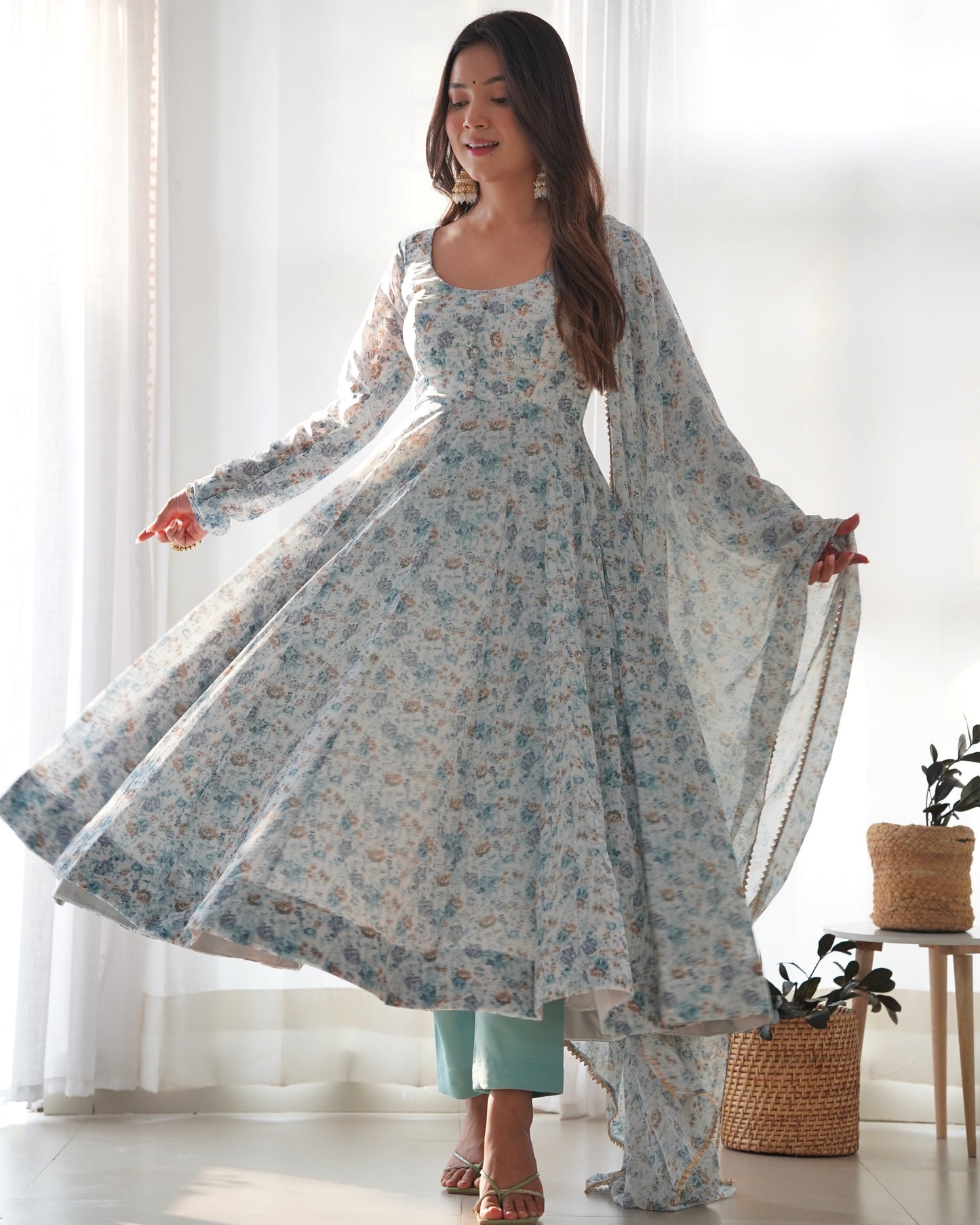 SKYBLUE HEAVY CHIFFON FLORAL PRINT FULLY FLAIR DUPPTA SET WITH PENT