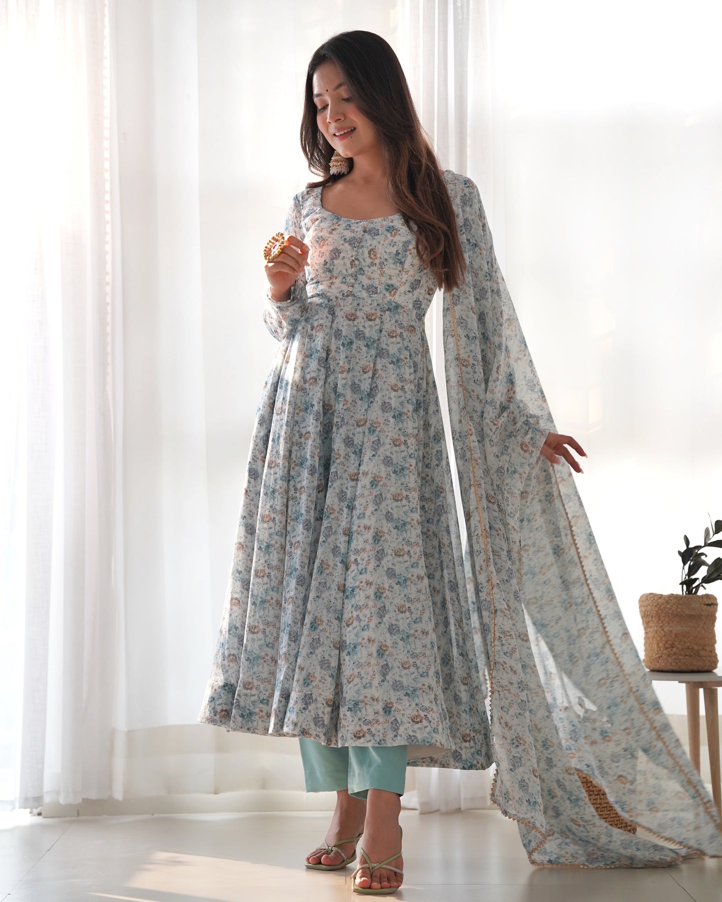 SKYBLUE HEAVY CHIFFON FLORAL PRINT FULLY FLAIR DUPPTA SET WITH PENT