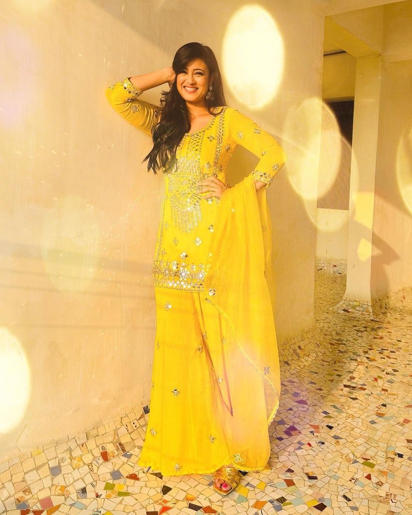 Shweta tiwari lemon yellow real mirror work sharara set