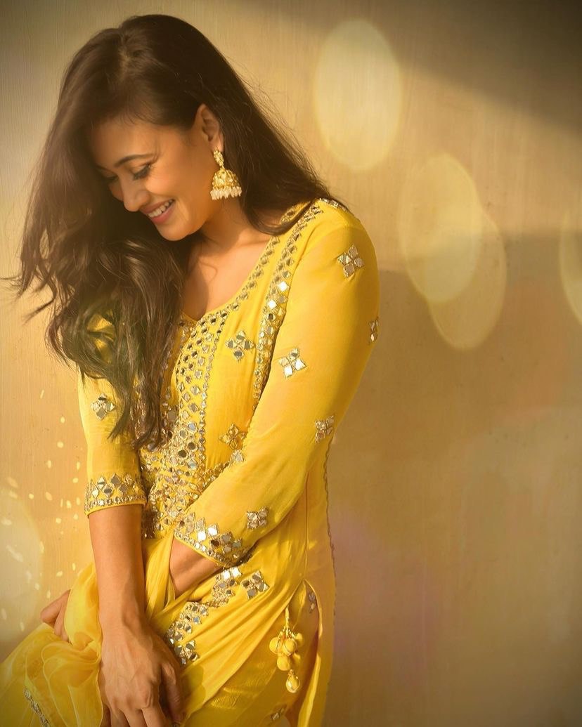 Shweta tiwari lemon yellow real mirror work sharara set