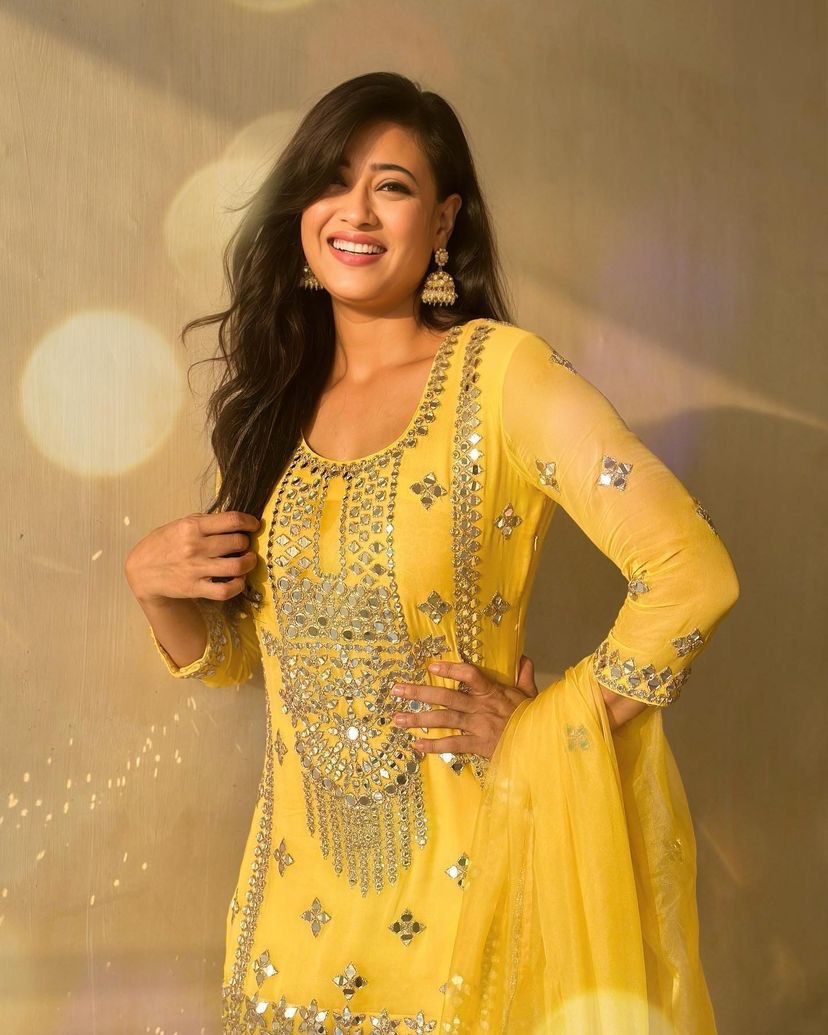 Shweta tiwari lemon yellow real mirror work sharara set